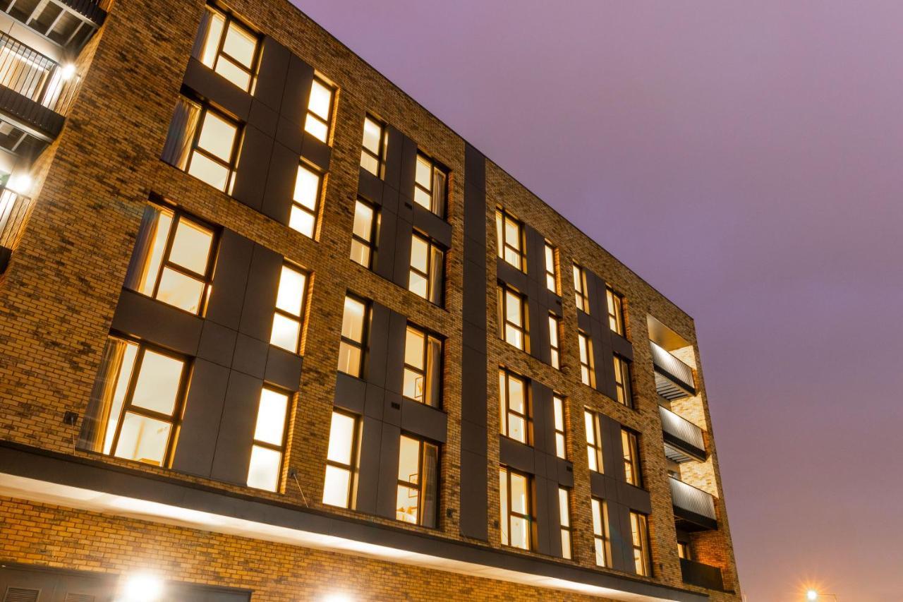 Seven Living Ashford - Modern And Spacious Apartments Extérieur photo