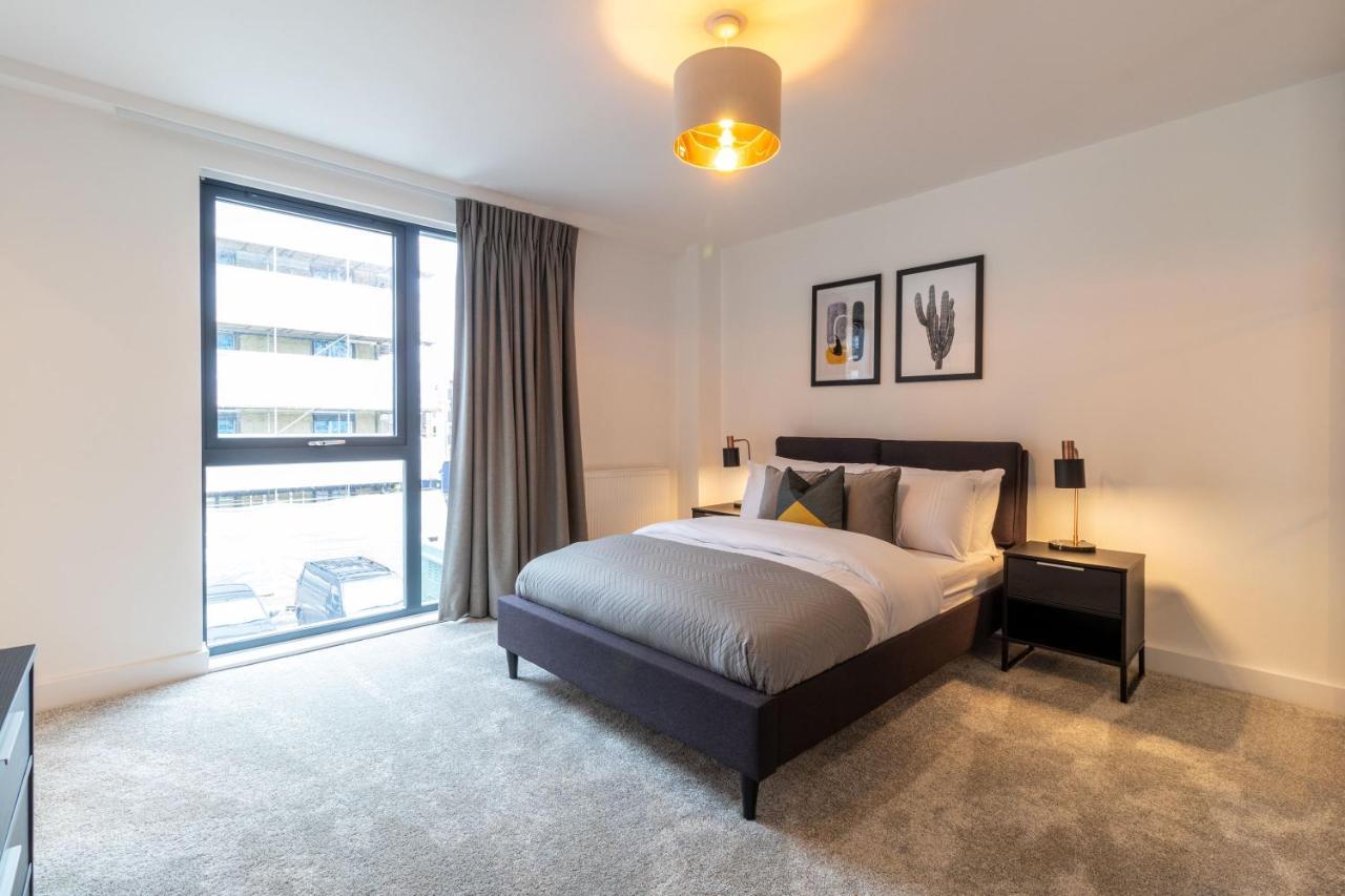 Seven Living Ashford - Modern And Spacious Apartments Extérieur photo