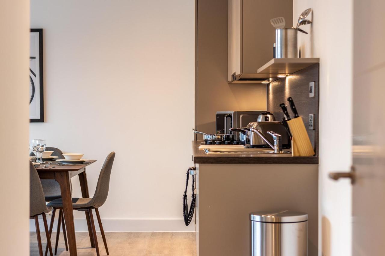 Seven Living Ashford - Modern And Spacious Apartments Extérieur photo