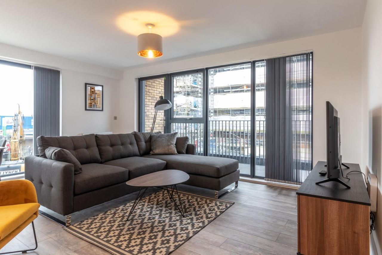 Seven Living Ashford - Modern And Spacious Apartments Extérieur photo