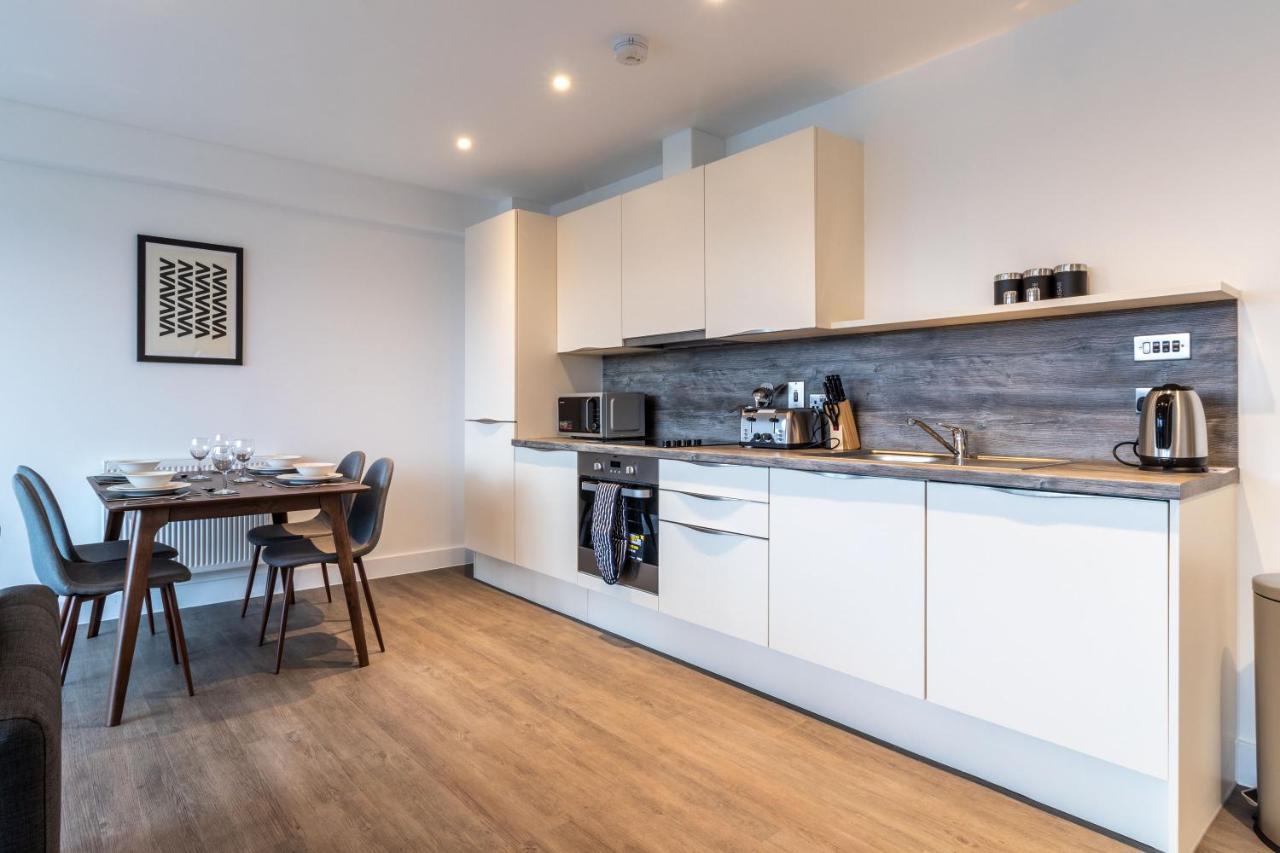 Seven Living Ashford - Modern And Spacious Apartments Extérieur photo