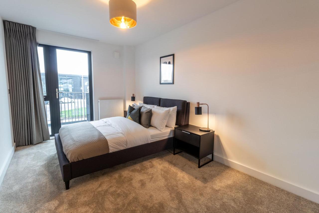 Seven Living Ashford - Modern And Spacious Apartments Extérieur photo