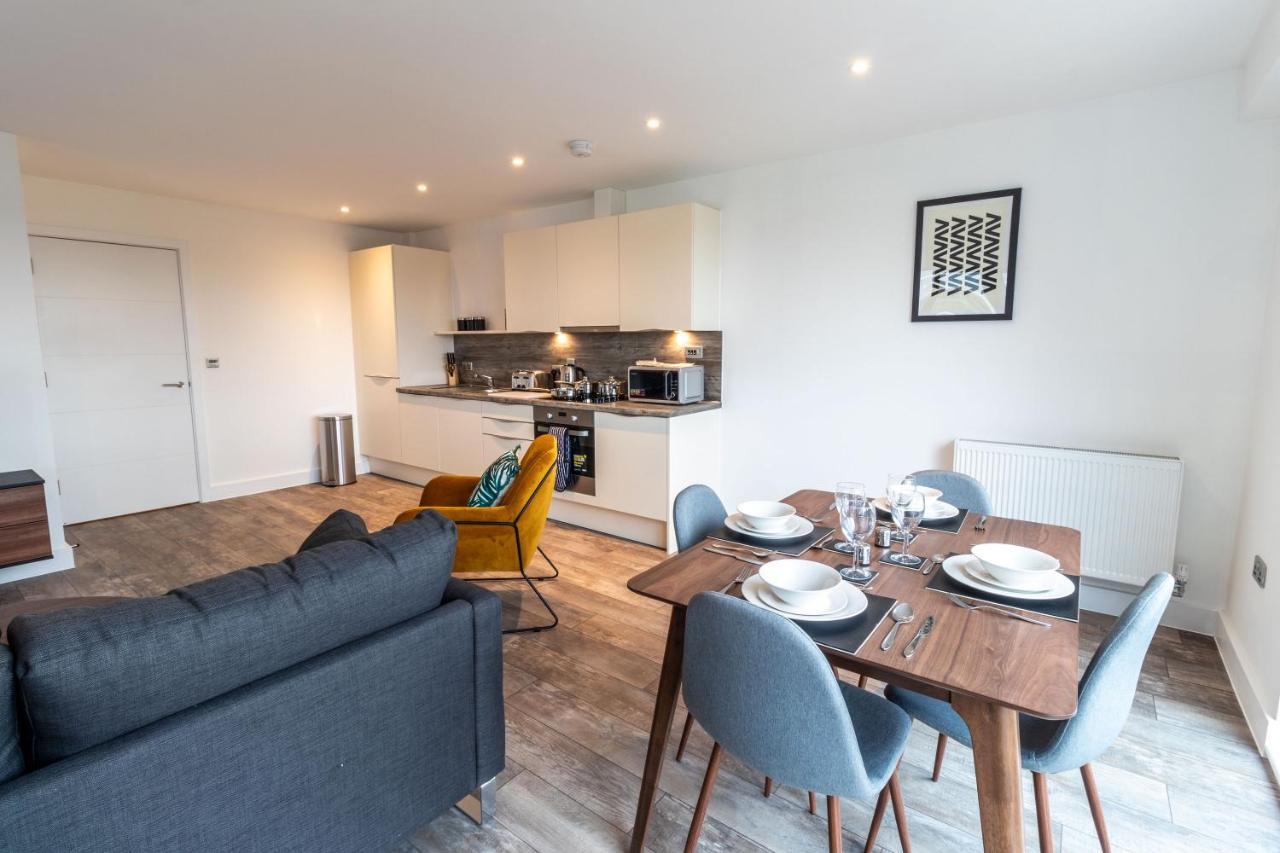 Seven Living Ashford - Modern And Spacious Apartments Extérieur photo