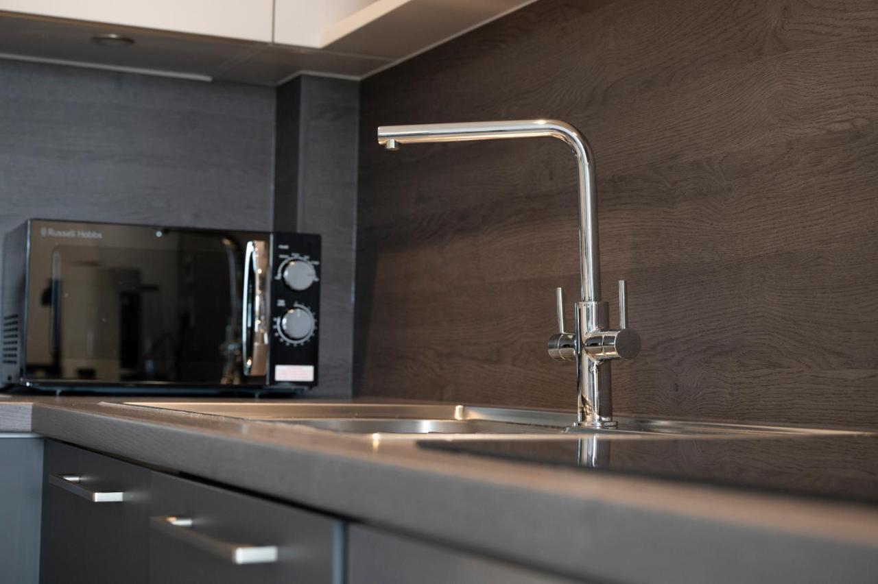 Seven Living Ashford - Modern And Spacious Apartments Extérieur photo