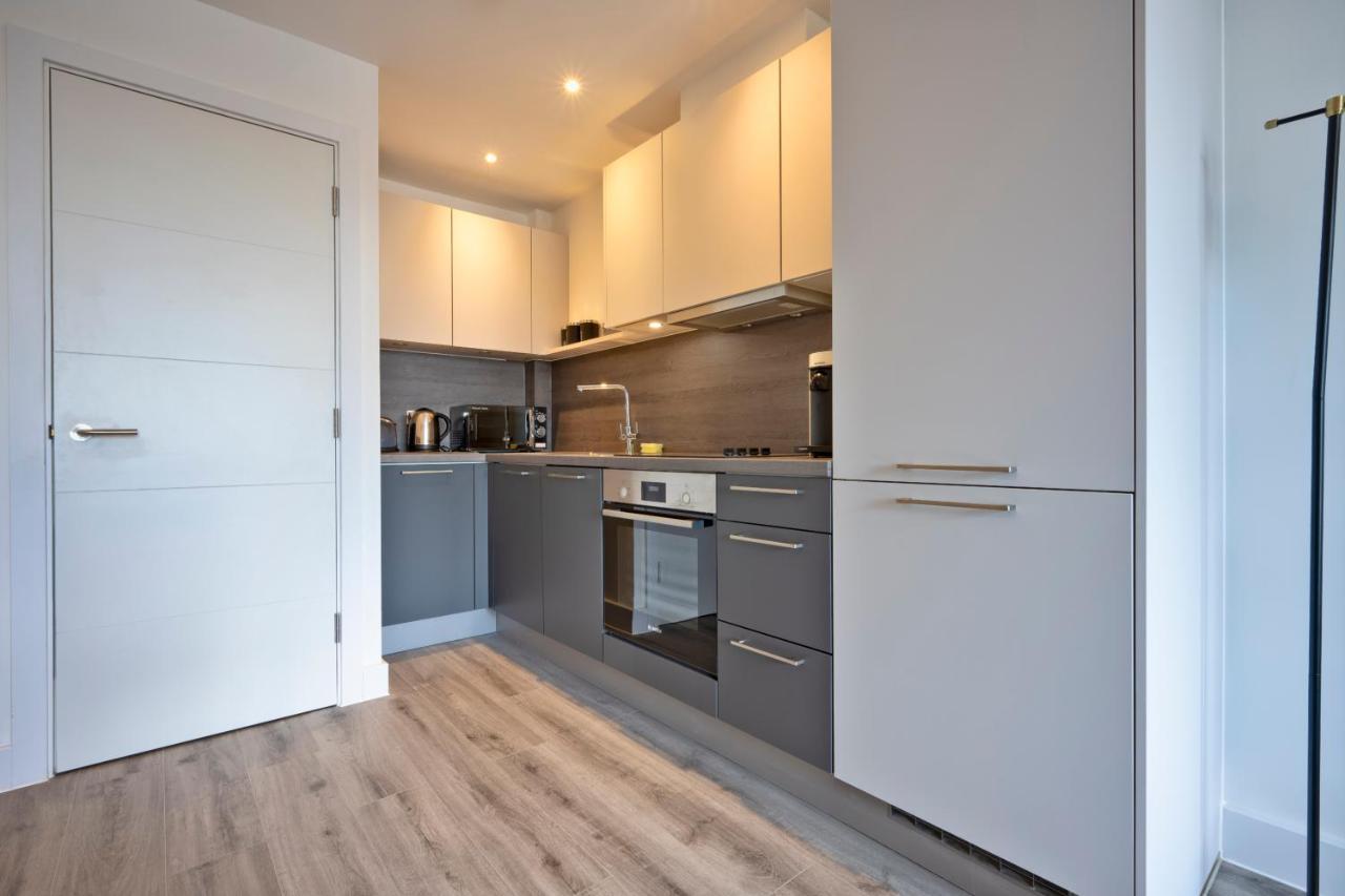 Seven Living Ashford - Modern And Spacious Apartments Extérieur photo